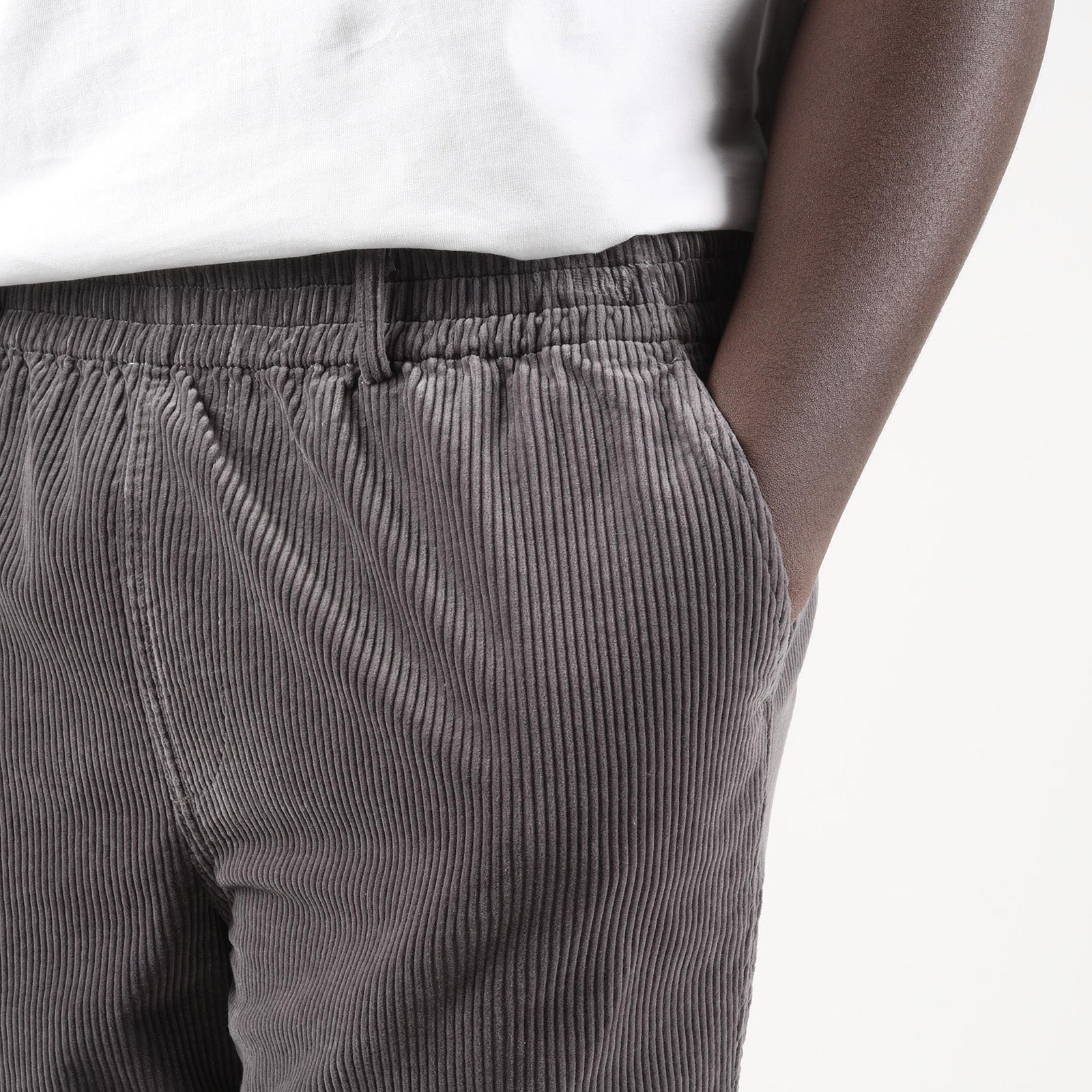 WeNeal Cord Pants charcoal