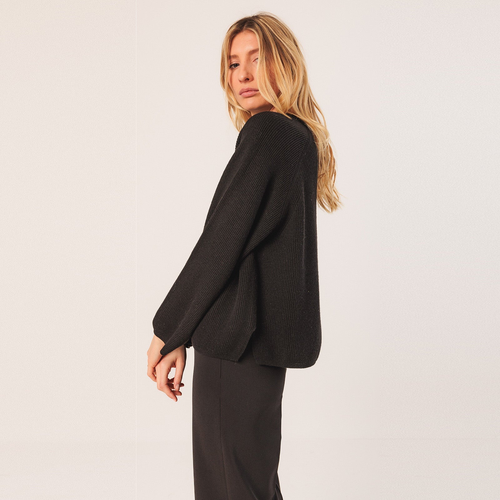 Wool Knit Jumper black INDI&COLD