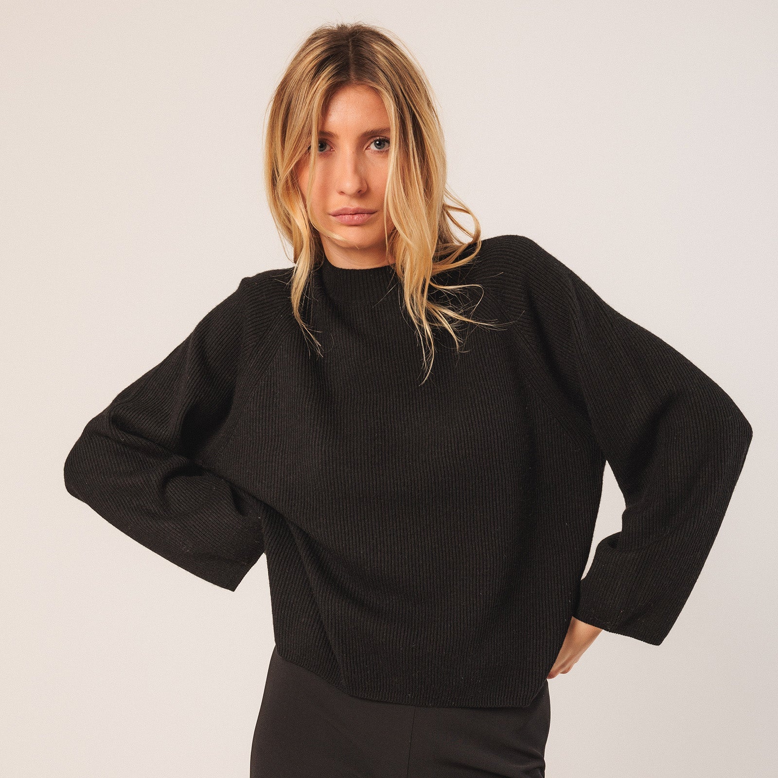 Wool Knit Jumper black INDI&COLD