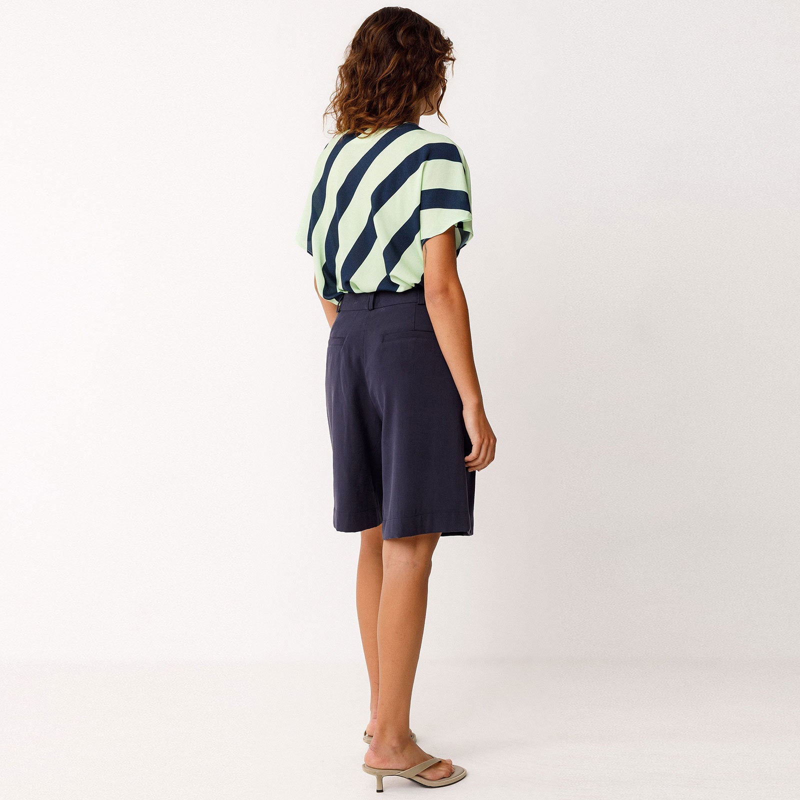 Laida Shorts navy SKFK