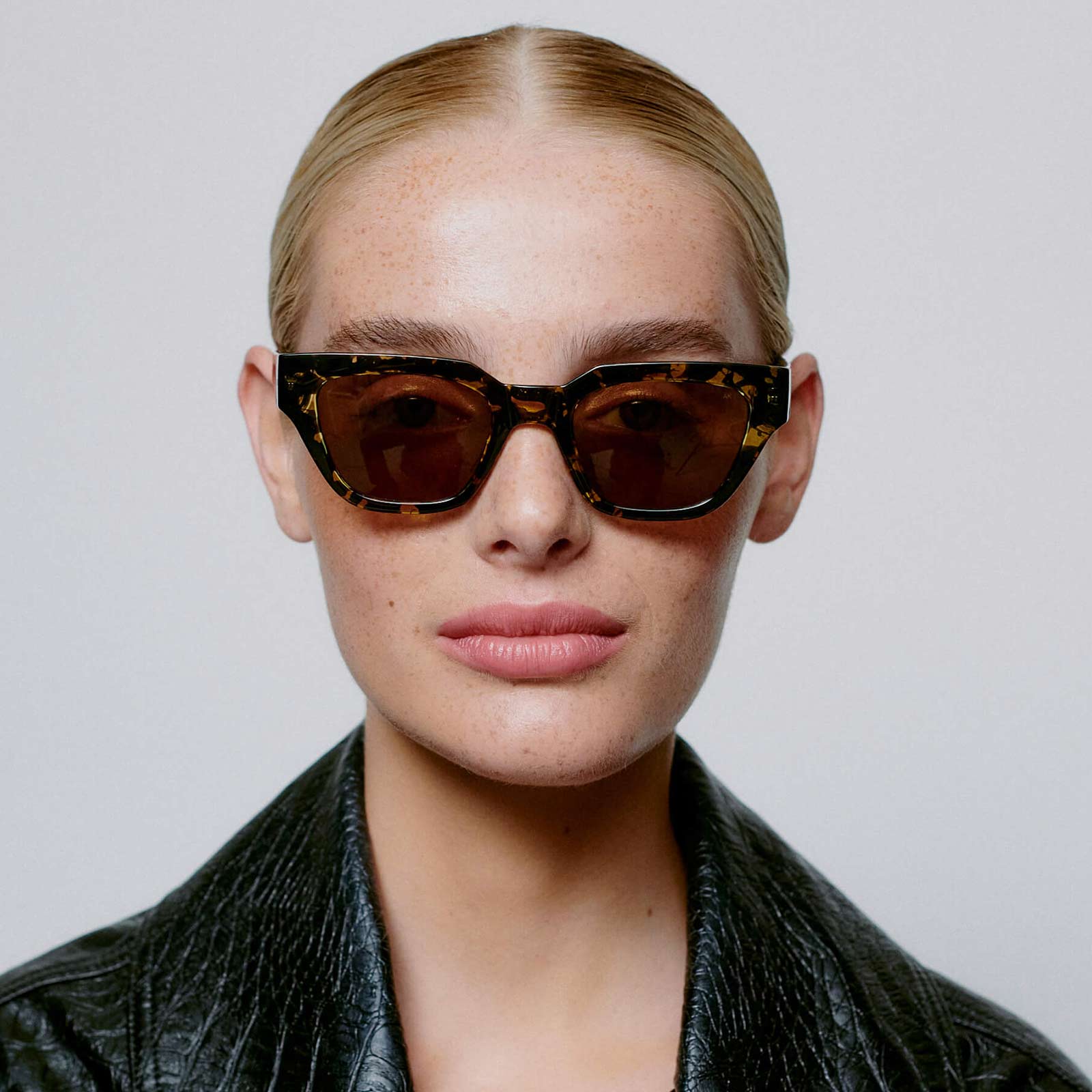 Kaws Sunglasses black/yellow tortoise