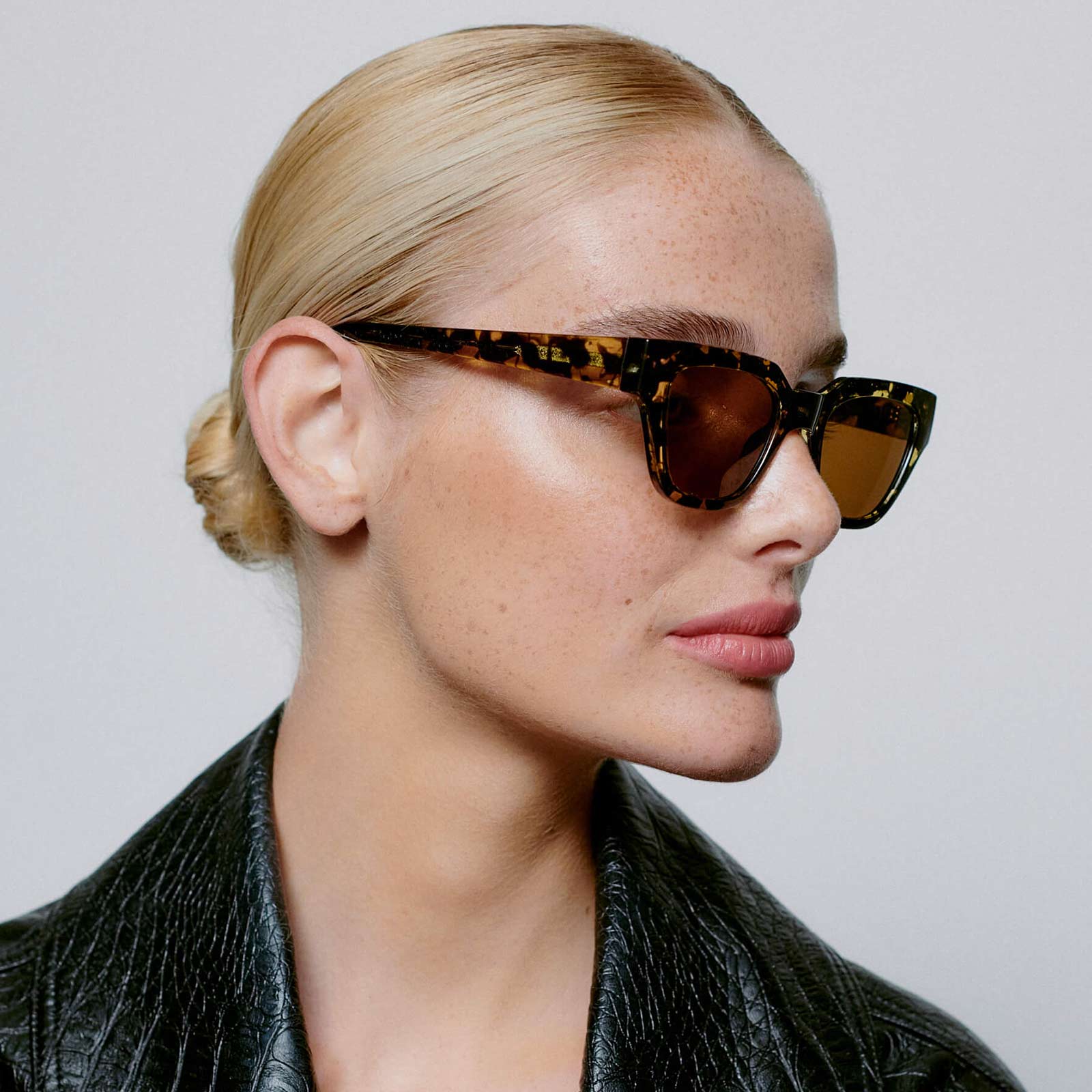 Kaws Sunglasses black/yellow tortoise