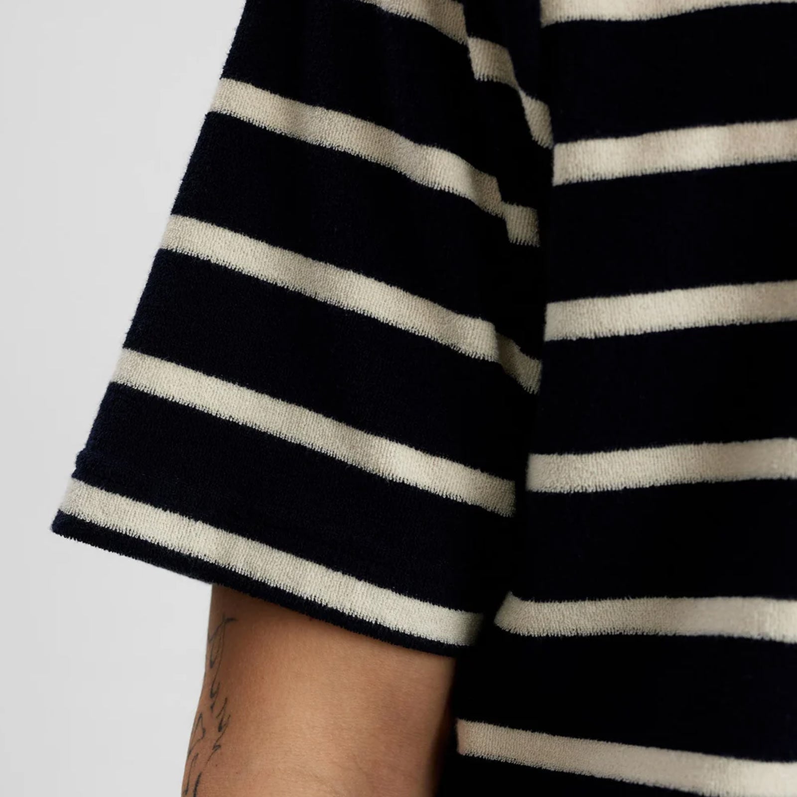 Akkikki Frotte Stripe Tee 3059 sky captain