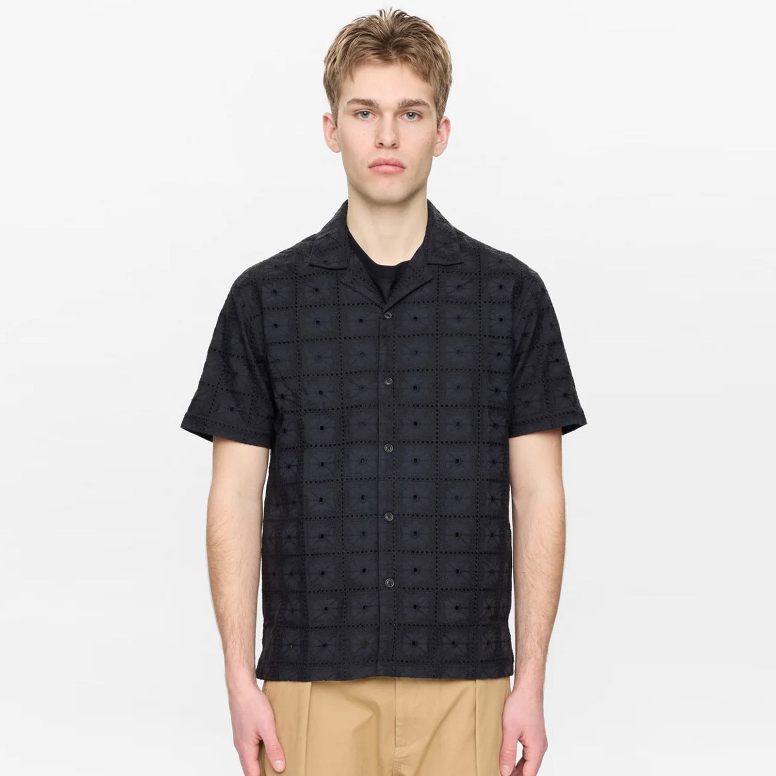 Akleander Lace EMB S/S Shirt caviar Anerkjendt