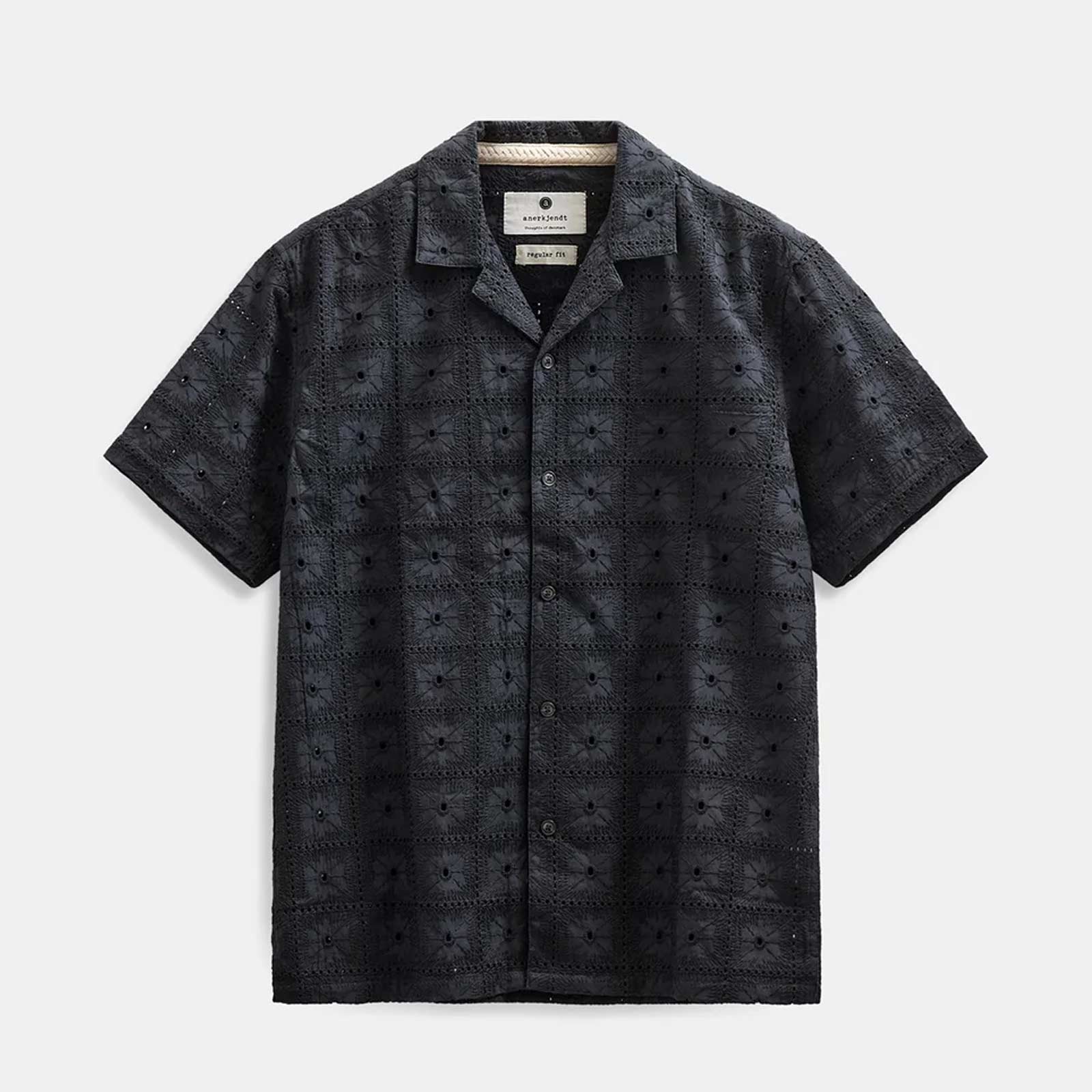 Akleander Lace EMB S/S Shirt caviar Anerkjendt