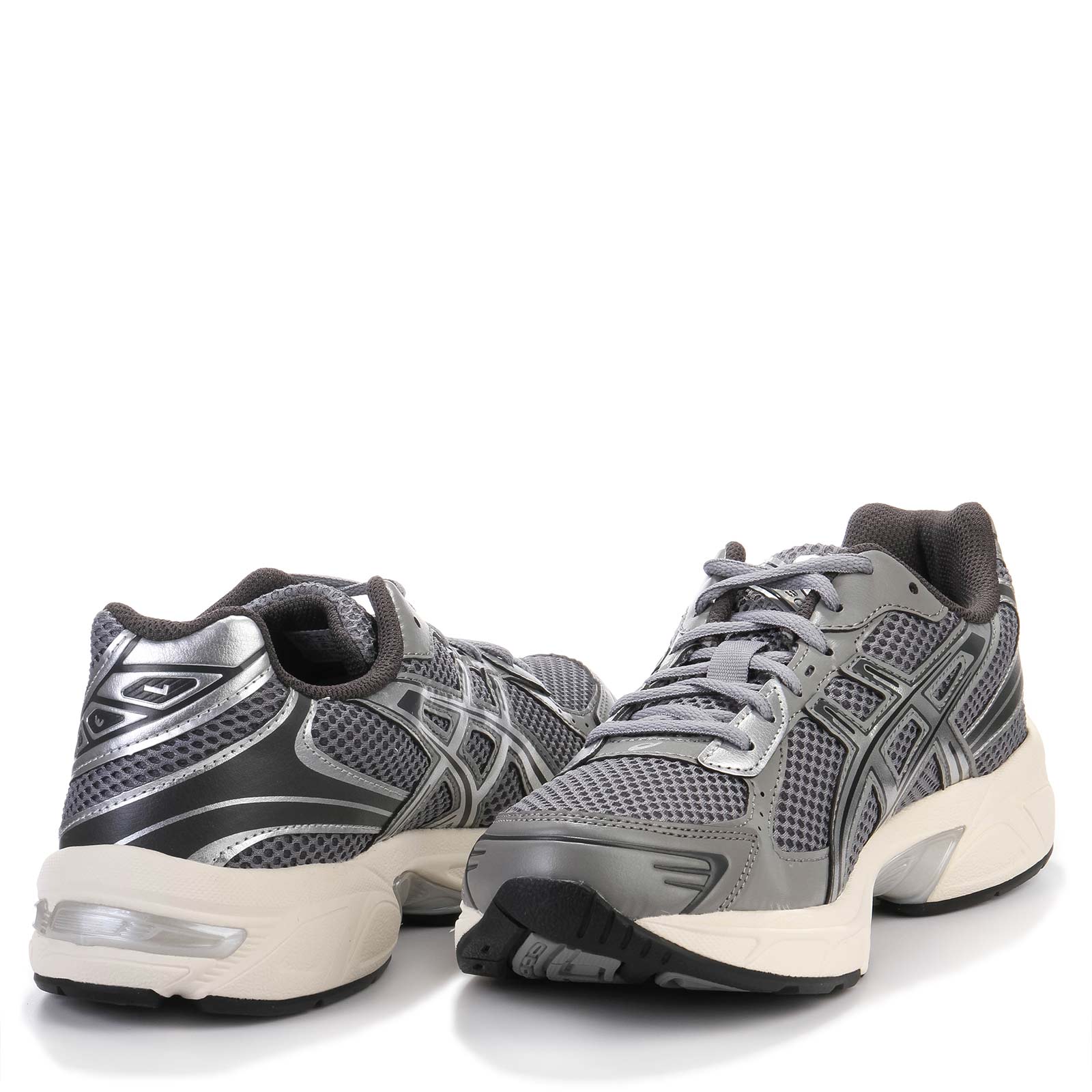 ASICS GEL-1130 Sneaker in Clay Grey/Pure Silver (Modellnummer 1201A256-026) – retro-inspirierter Laufschuh mit synthetischen Leder-Overlays, Mesh-Einsätzen und GEL-Dämpfung.
