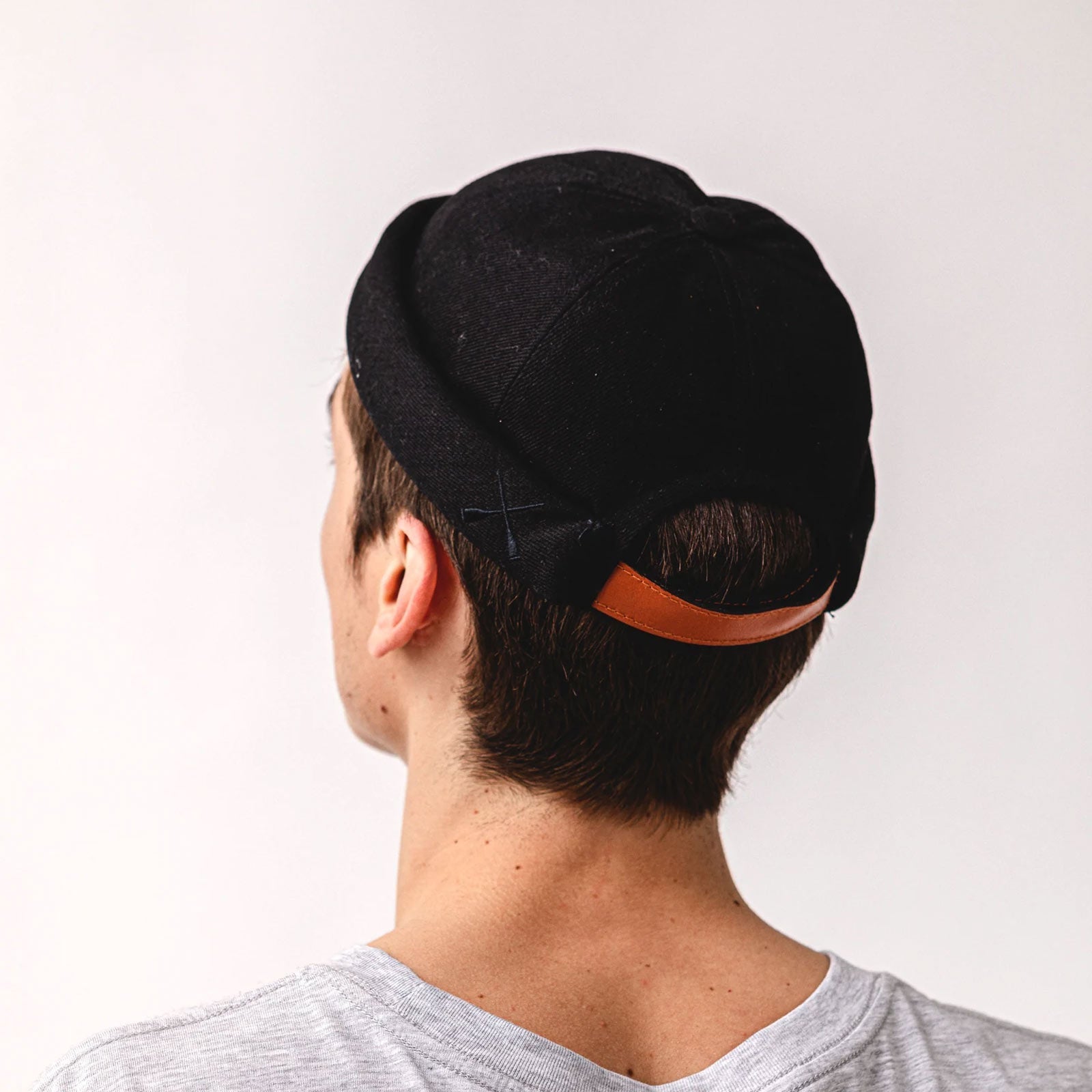 Miki Hat black Beton Cire