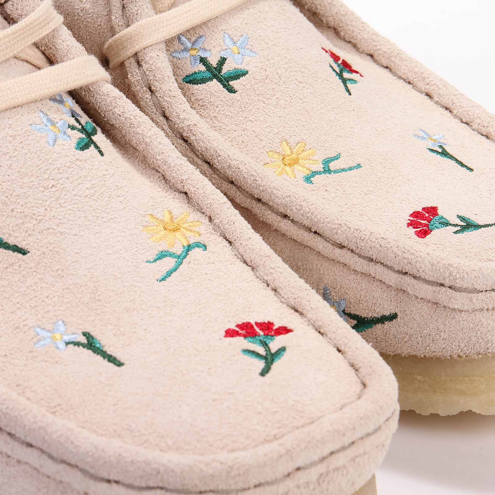 Wallabee taupe Embroidery