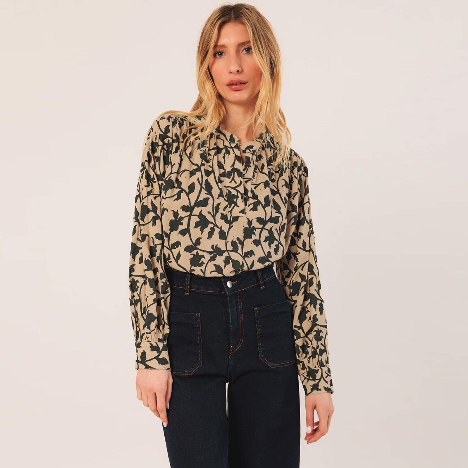 Allover Print Blouse beige INDI&COLD