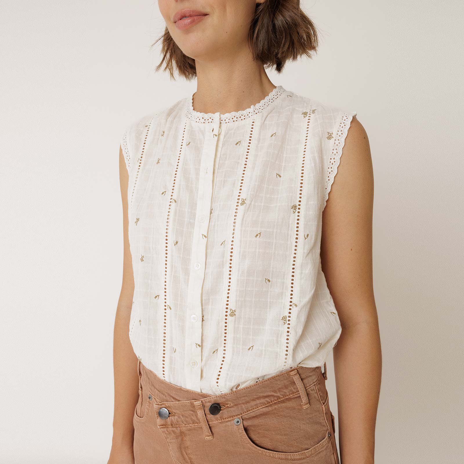 Embroidered Short Sleeve Blouse crudo INDI&COLD