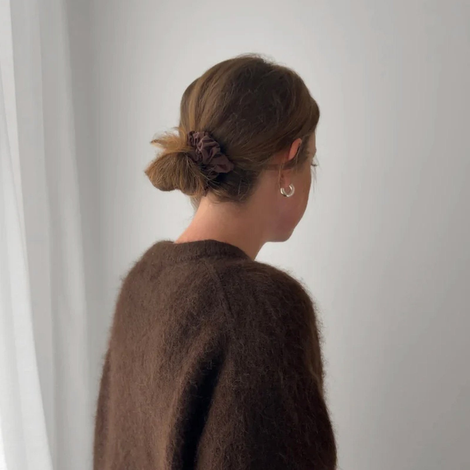 Everyday Scrunchie chocolate brown Jona the label