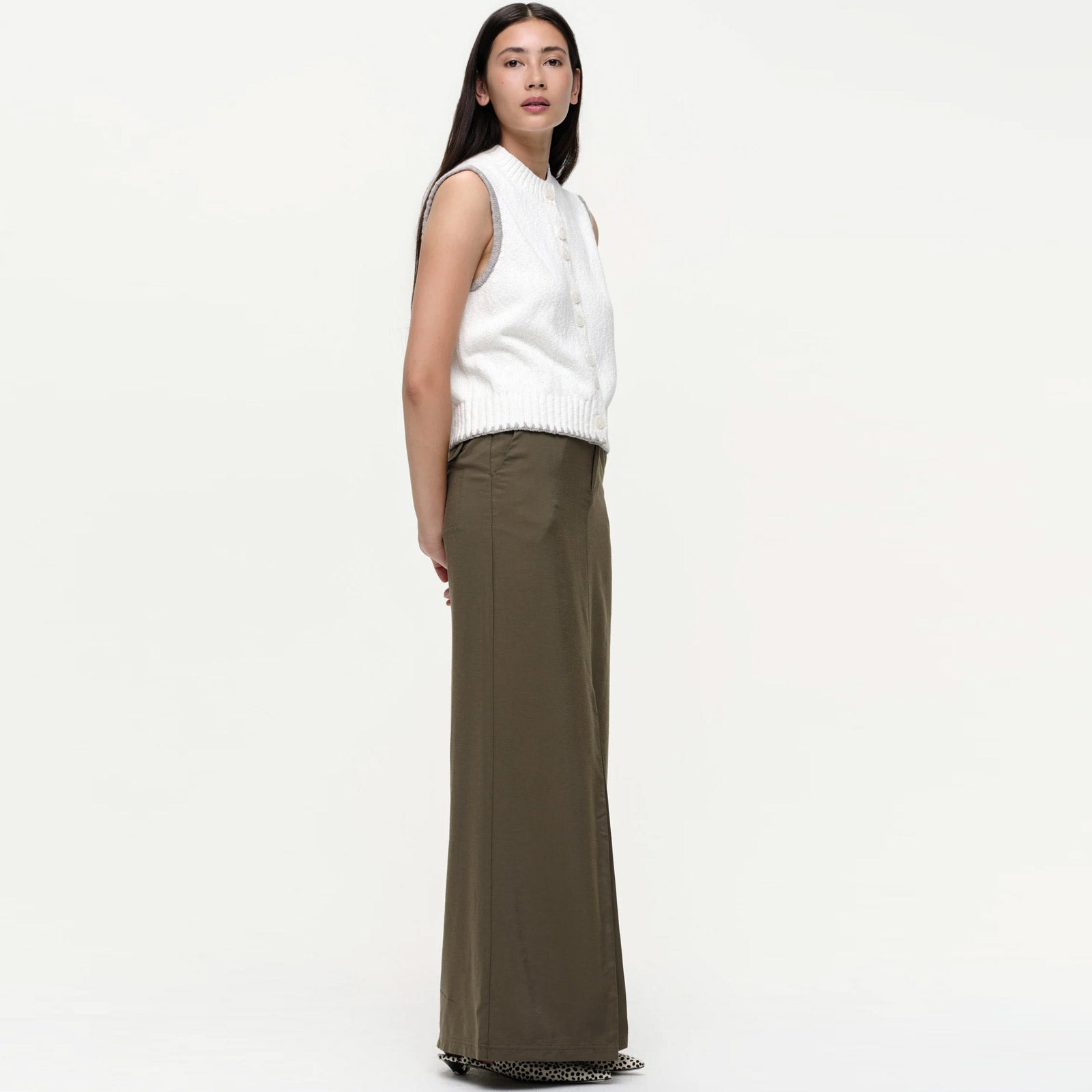 Kaata Sleeveless Cardigan off white Our Sister