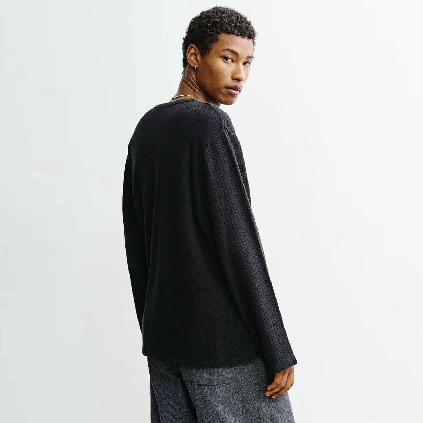 Relaxed Longsleeve true black
