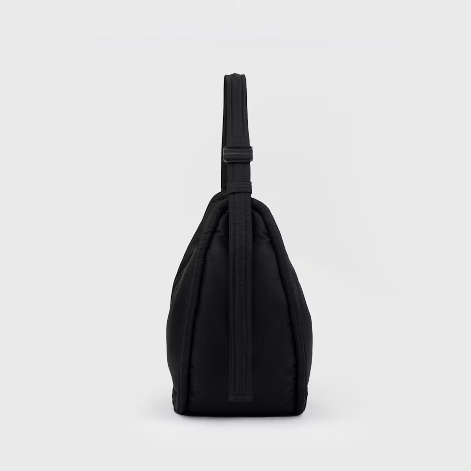 Curve Half Moon Bag black Sandqvist