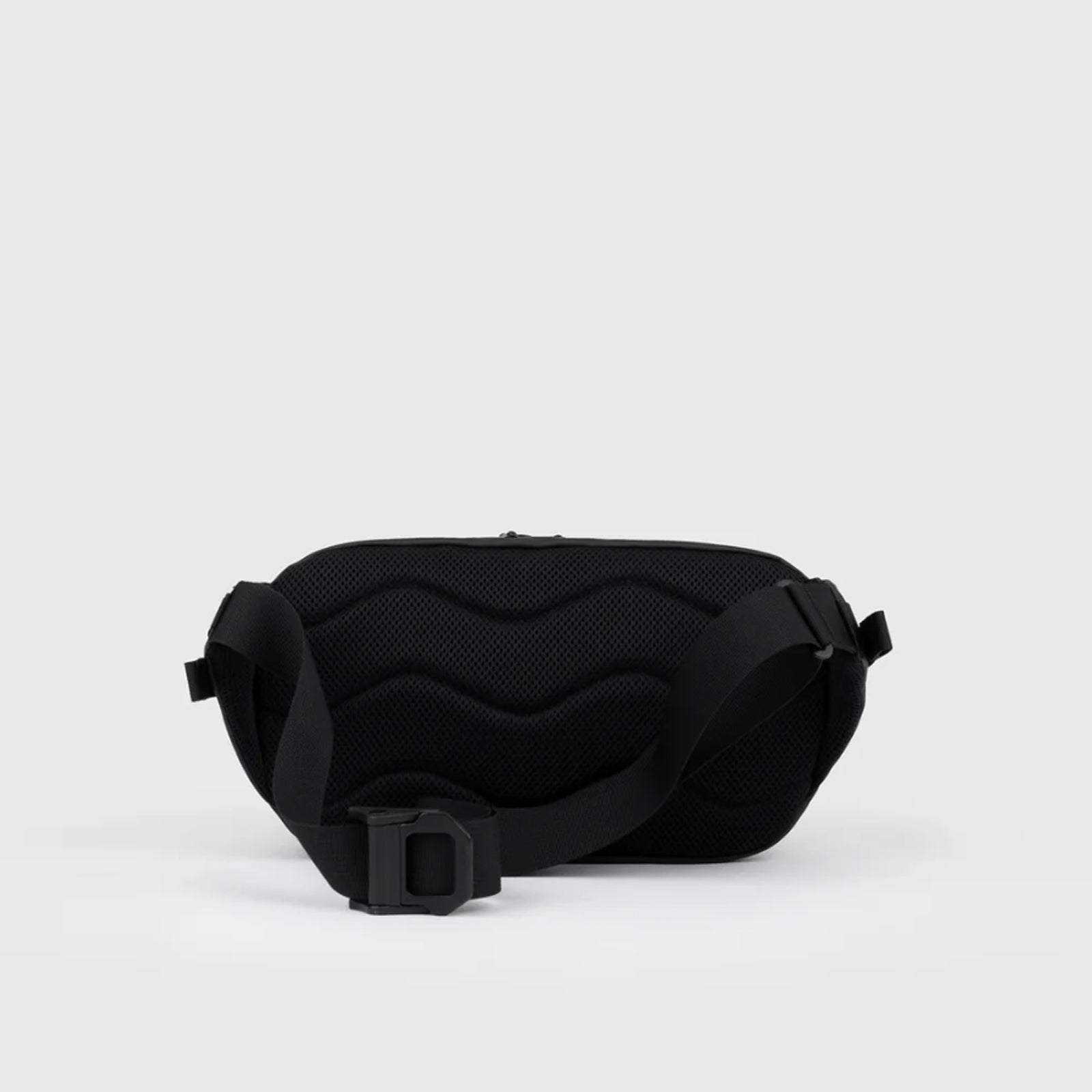 Stream Sling Crossbody Bag black Sandqvist