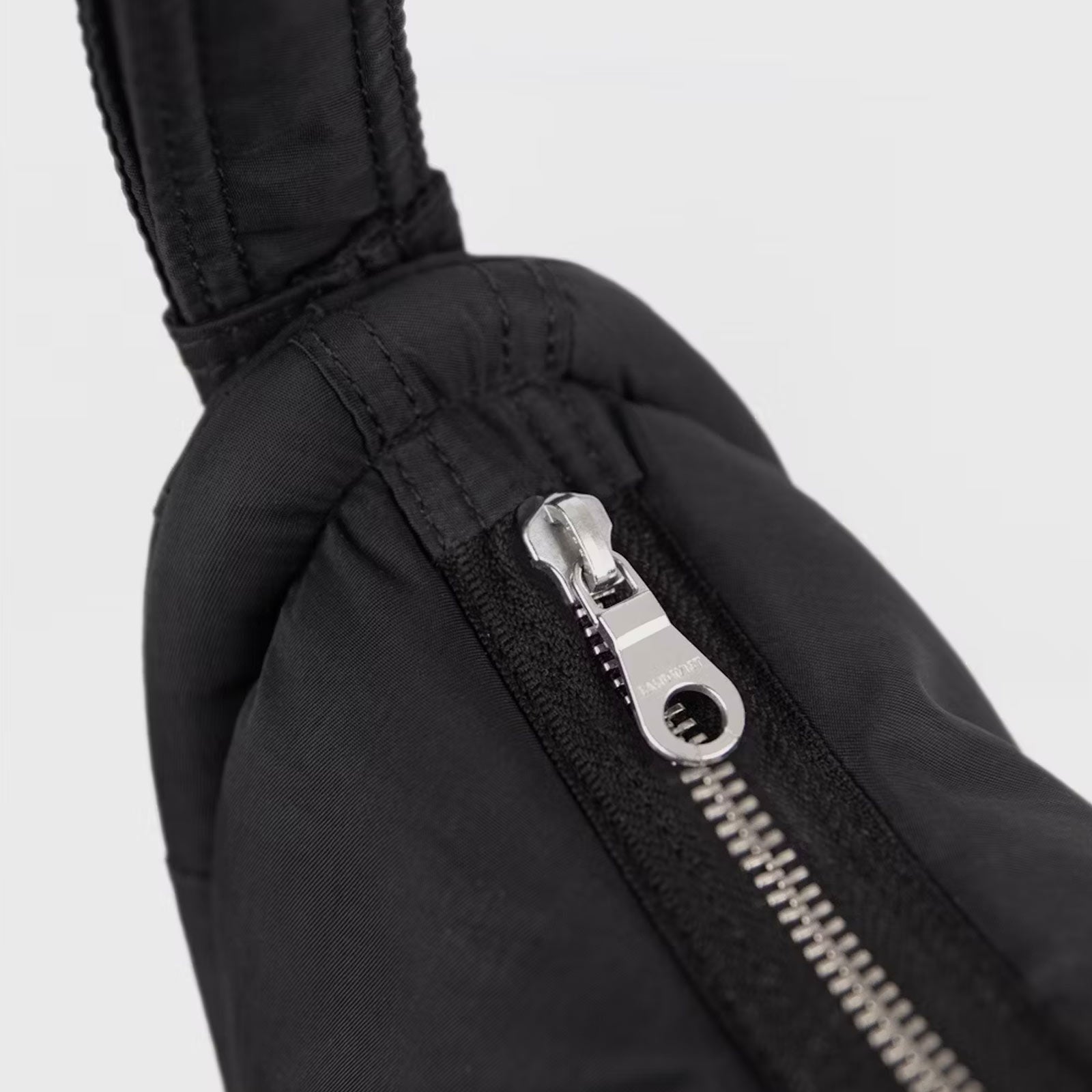 Curve Half Moon Bag Mini black Sandqvist