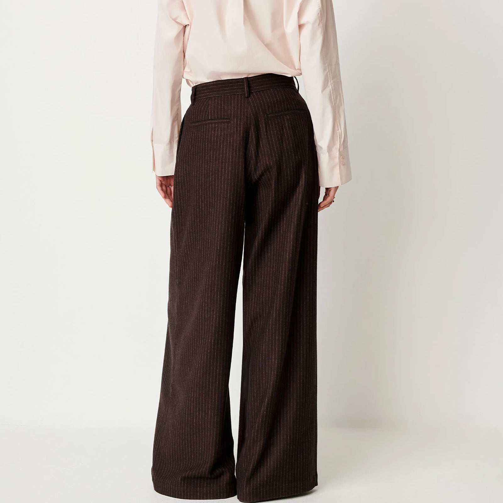 Orozco Pants pause cafe