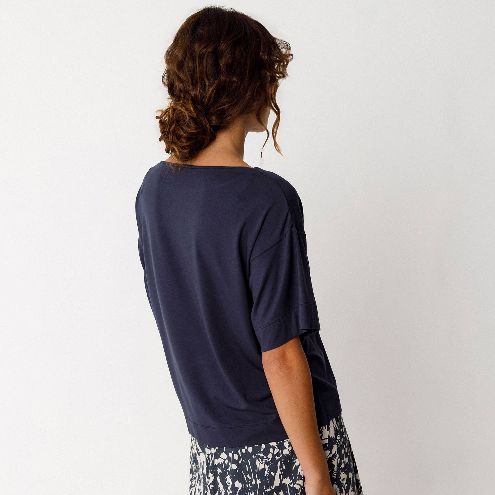 Amara Tee navy SKFK