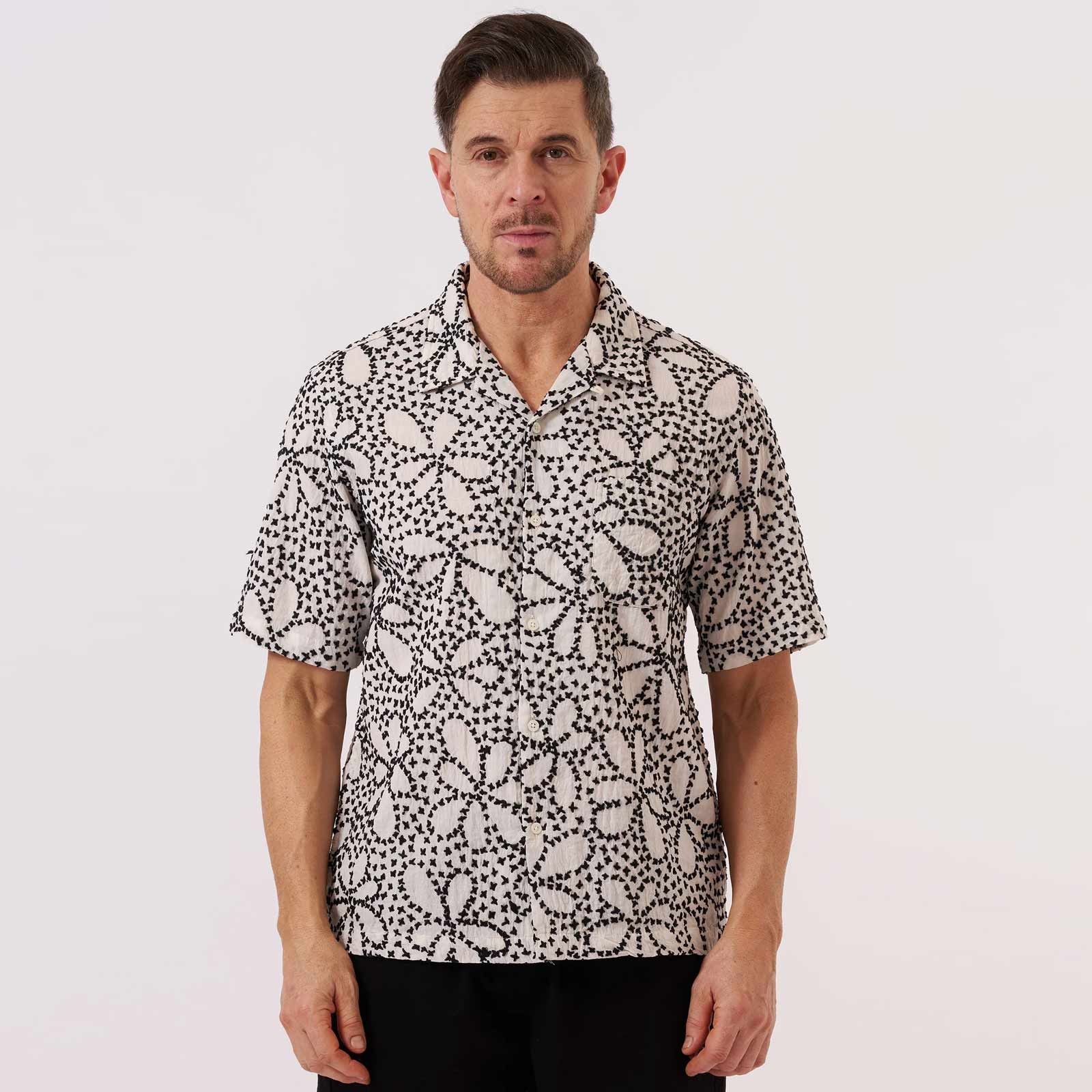 Kantha Flower Road Trip Shirt ecru/black Universal Works
