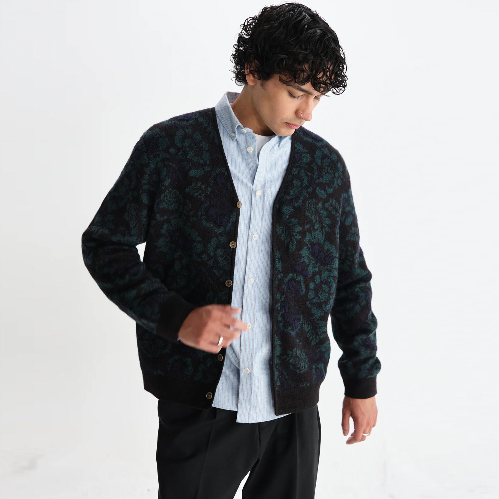 Alban Cardigan Floral Text Jcqrd black/green Wax London