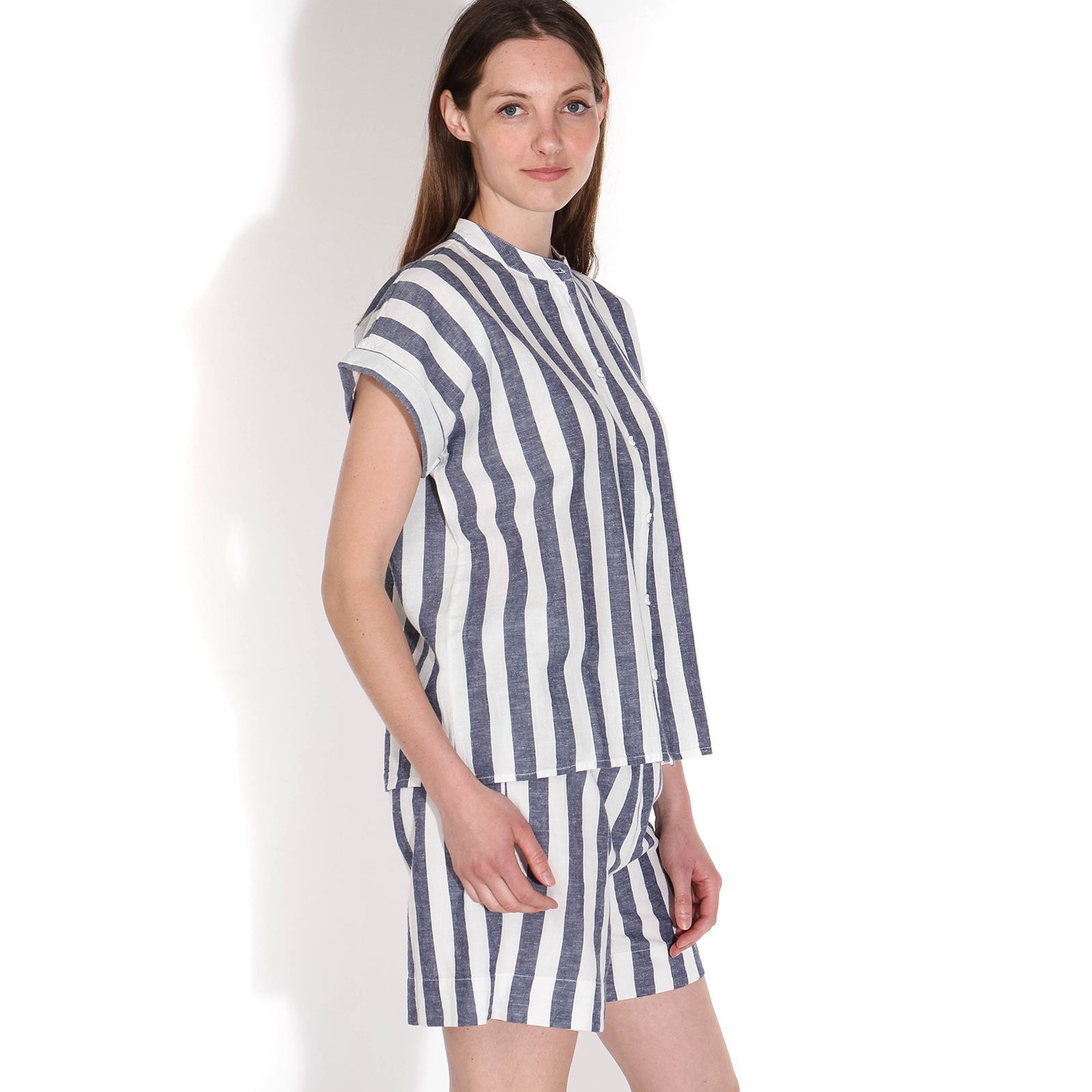 Femilina Shorts navy blazer Minimum