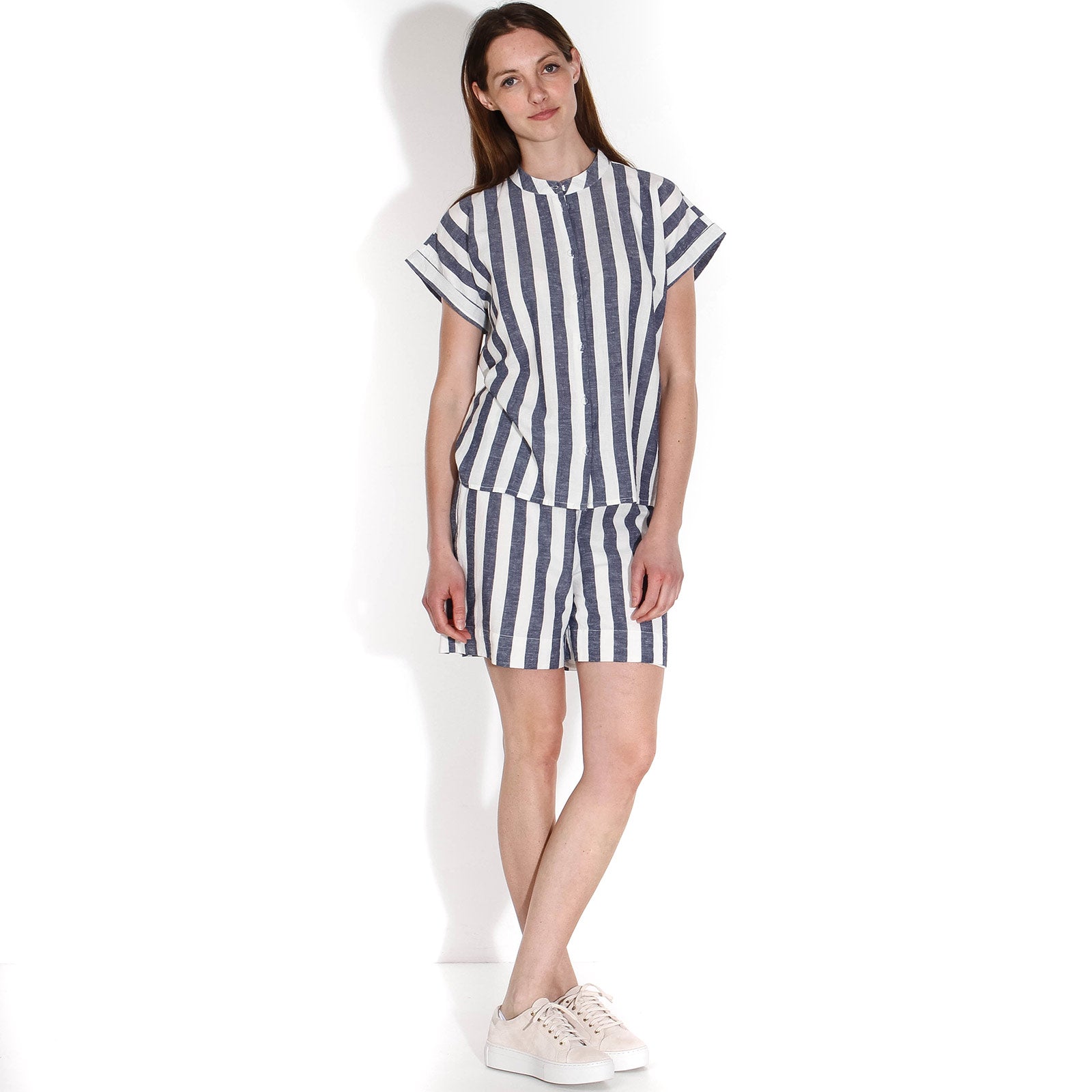 Femilina Shorts navy blazer Minimum