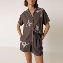 Embroidered Short Sleeve Blouse carbón INDI&COLD
