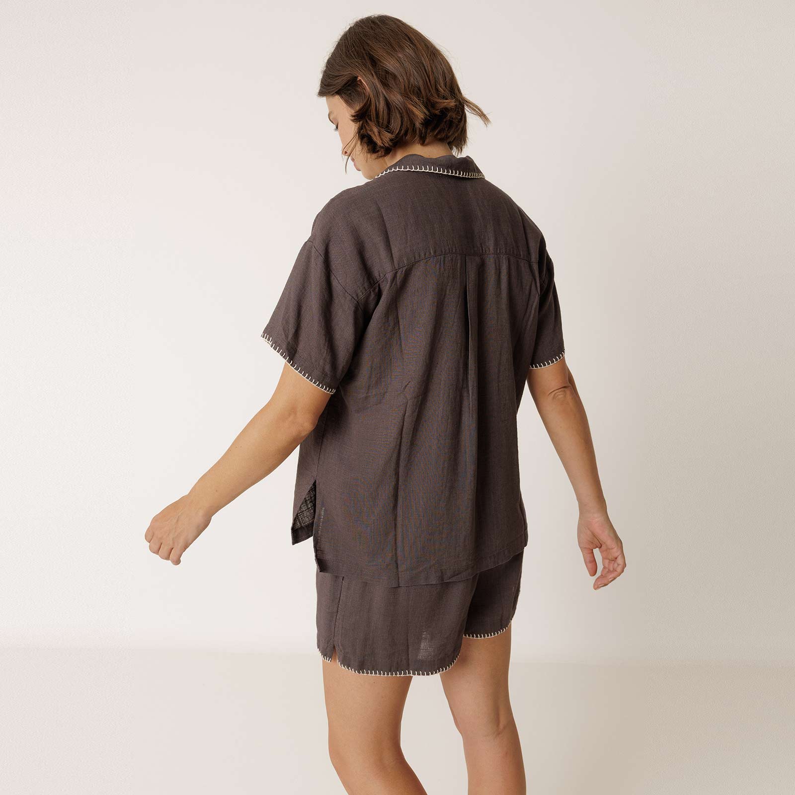 Embroidered Short Sleeve Blouse carbón INDI&COLD