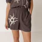 Embroidered Bermuda Shorts carbón INDI&COLD