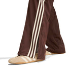 FB Loose Trackpant auburn/creme white Adidas