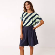 Laida Shorts navy SKFK