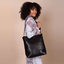 Sofia Stromboli Leather Bag black