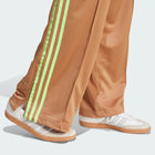Adicolor Classic Firebird Loose TP cardboard/signal green Adidas