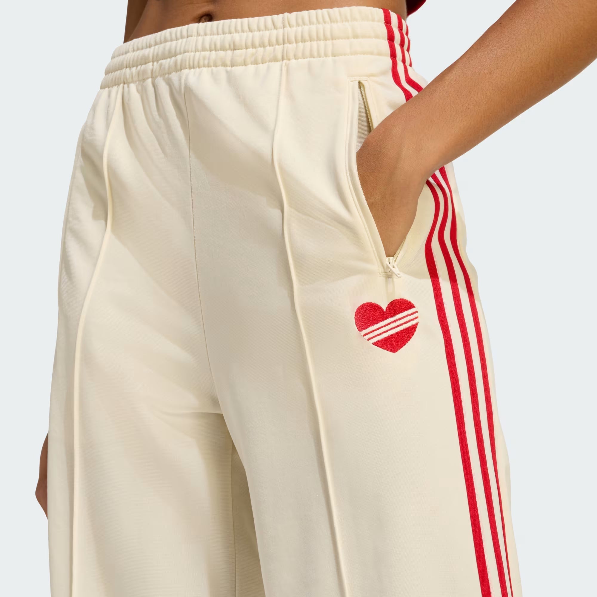 Firebird Loose Trackpant cream white/better scarlet Adidas