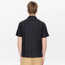 Akleander Lace EMB S/S Shirt caviar Anerkjendt