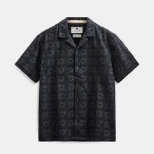 Akleander Lace EMB S/S Shirt caviar Anerkjendt
