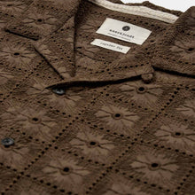 Akleander Lace EMB S/S Shirt teak Anerkjendt