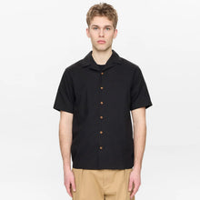 Akleo Cot/Linen/Vis S/S Shirt caviar Anerkjendt