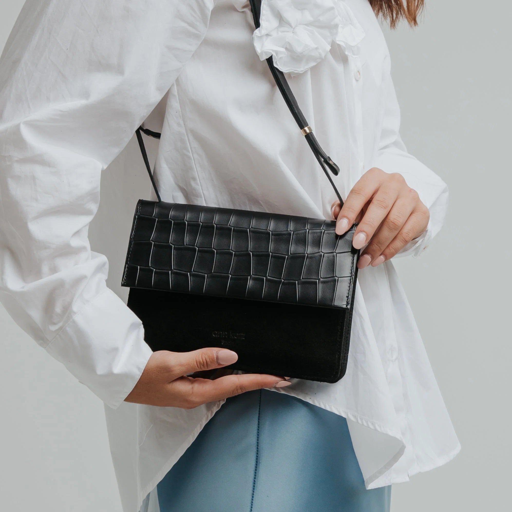 Medium Phone Bag Croco Matt Mix black