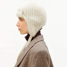 Beaatrice Beanie oatmilk Armedangels