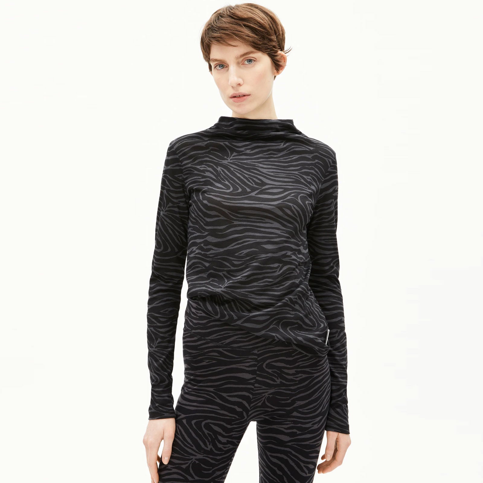 Calunaa Zebraraa Longsleeve black Armedangels