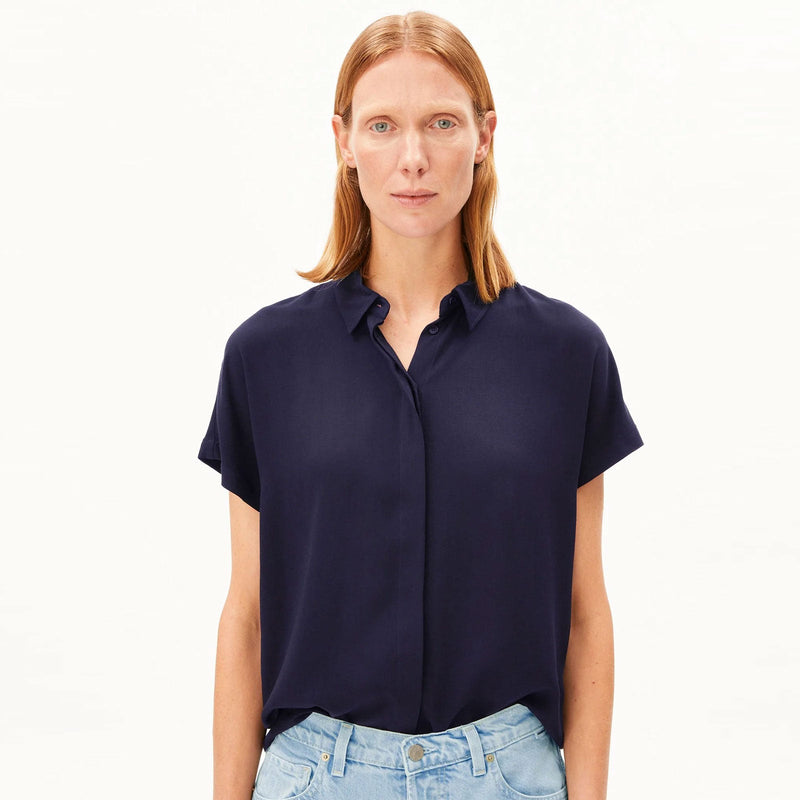Larisaana Blouse tinted navy Armedangels