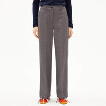 Leandraa Handaas Pants pure/tinted navy Armedangels