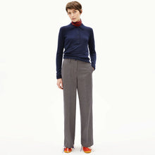 Leandraa Handaas Pants pure/tinted navy Armedangels