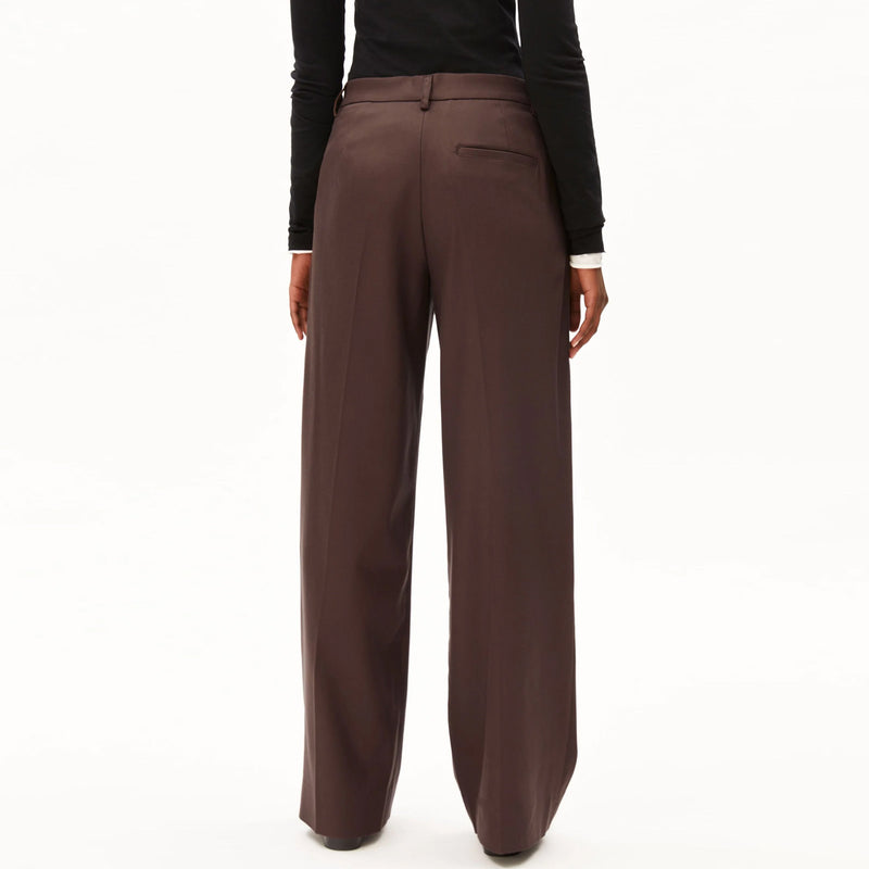 Leandraa Pant claystone