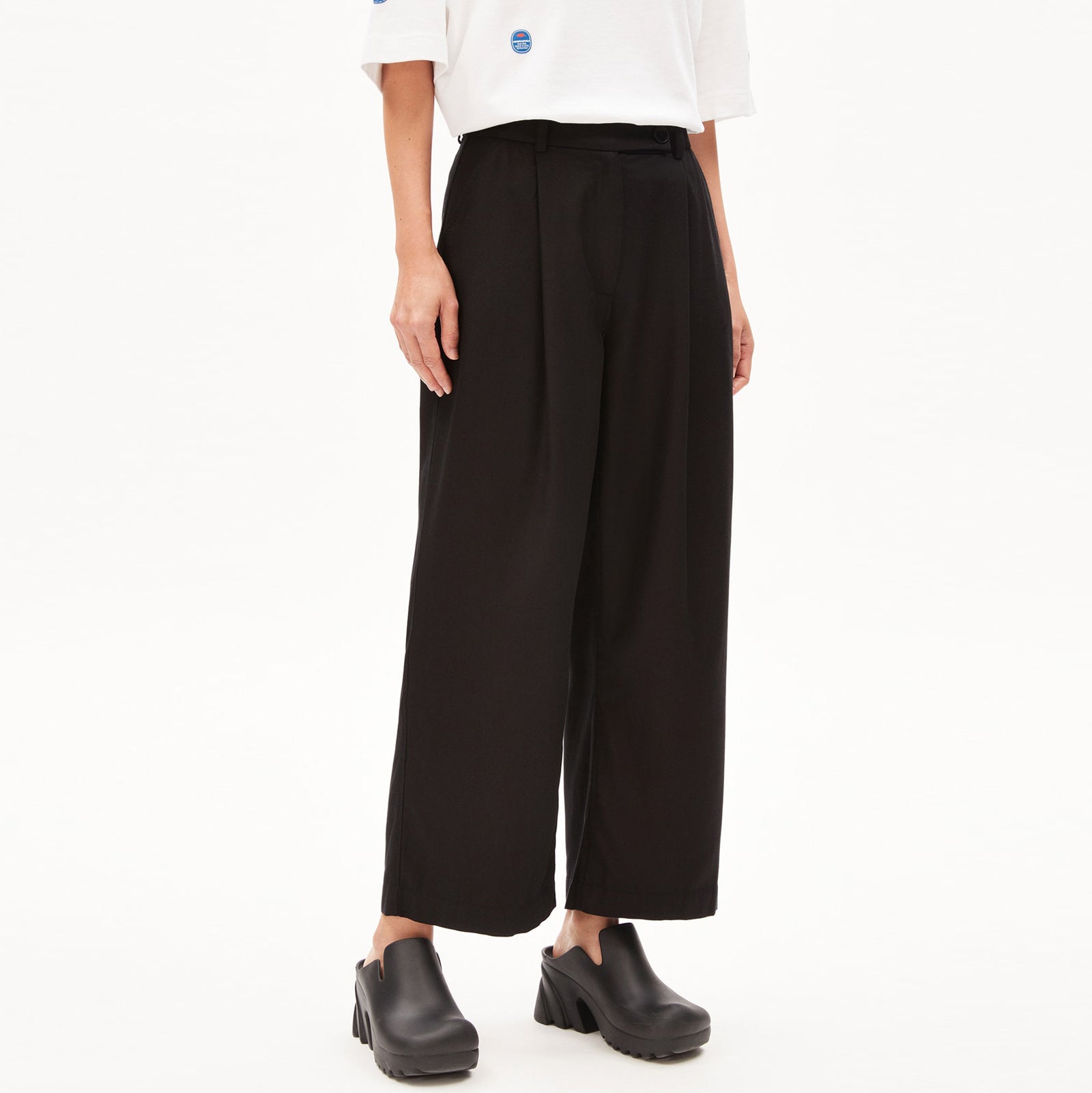 Sandrinaa Pants black