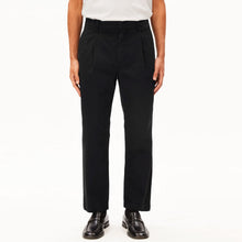 Taamir Pleated Chino Pant black