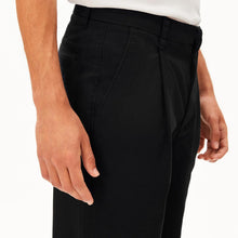 Taamir Pleated Chino Pant black