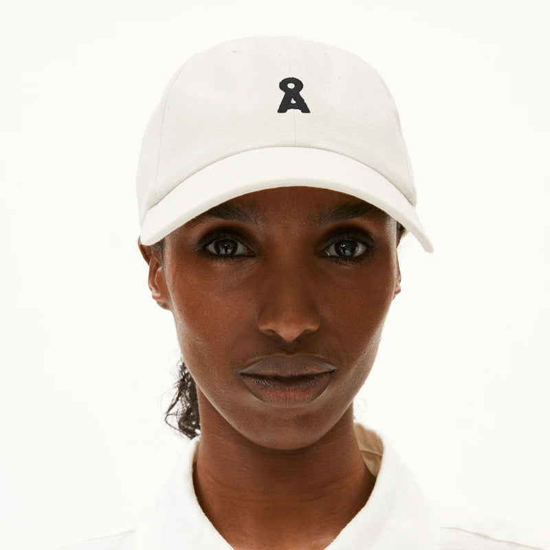 Yenaas Bold Cap oatmilk/black Armedangels