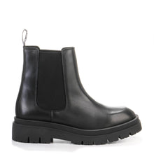 Biakwamie Chelsea Boot crust black